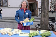 Fragen zur Zubereitung von Spargel beantwortet  Ernährungsfachfrau Frau Johanna Obermair (©Foto: Martin Schmitz)